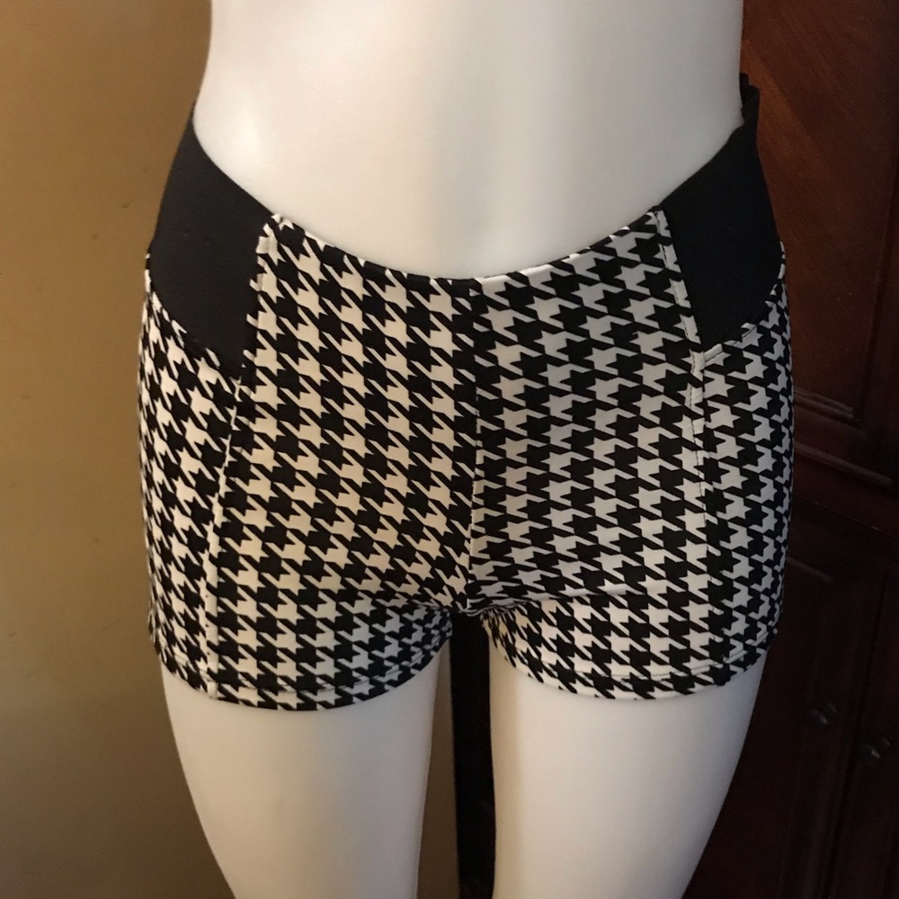 🆕 La Scala USA Black/White Shorts-Small